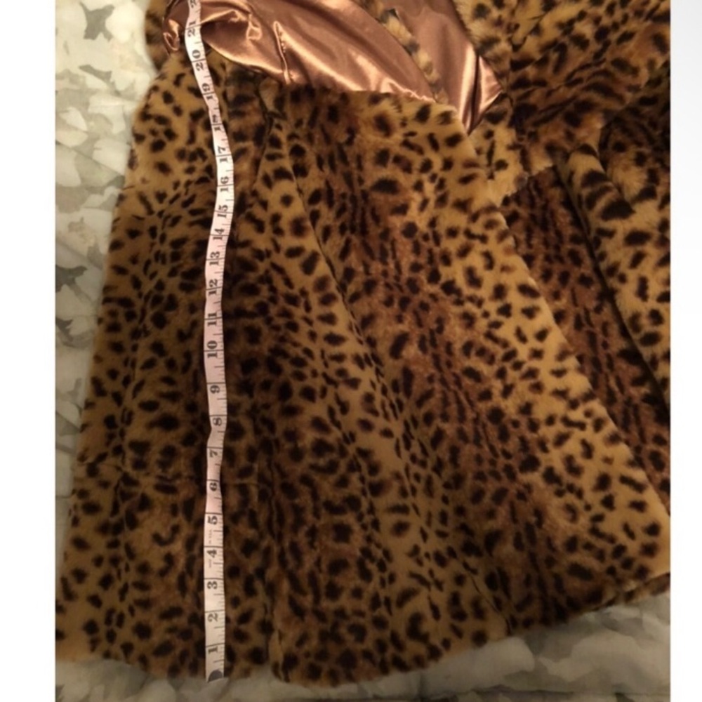 Via Leopard Print Short Coat - Picture 4 of 7